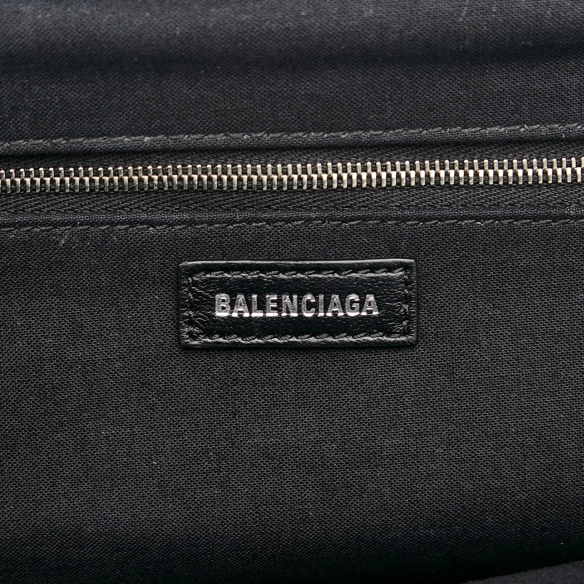 Balenciaga Cloud XL Leather Crossbody Bag (SHG-IYClRk)