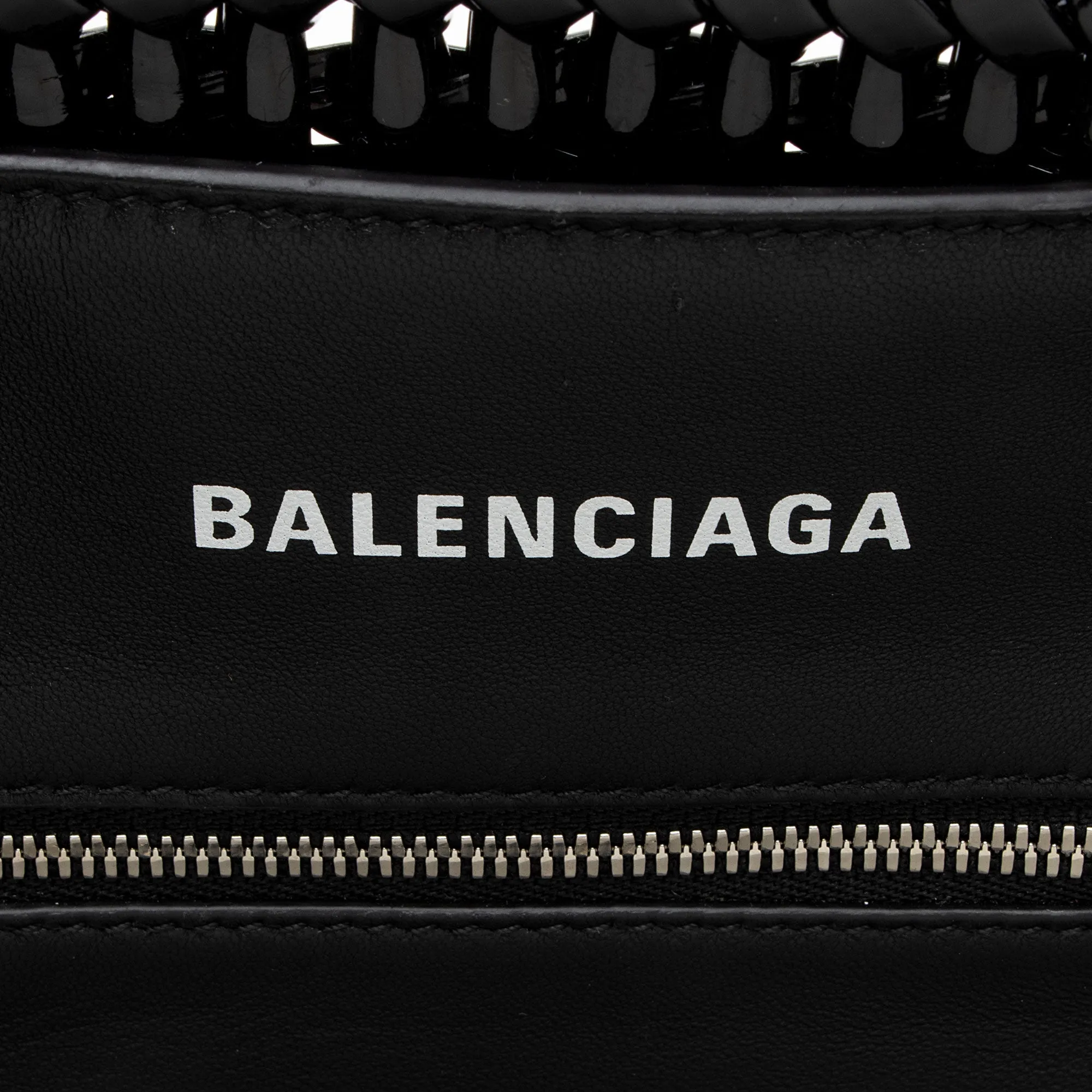 Balenciaga Faux Patent Leather Bistro Panier XS Tote (SHF-MVf75b)