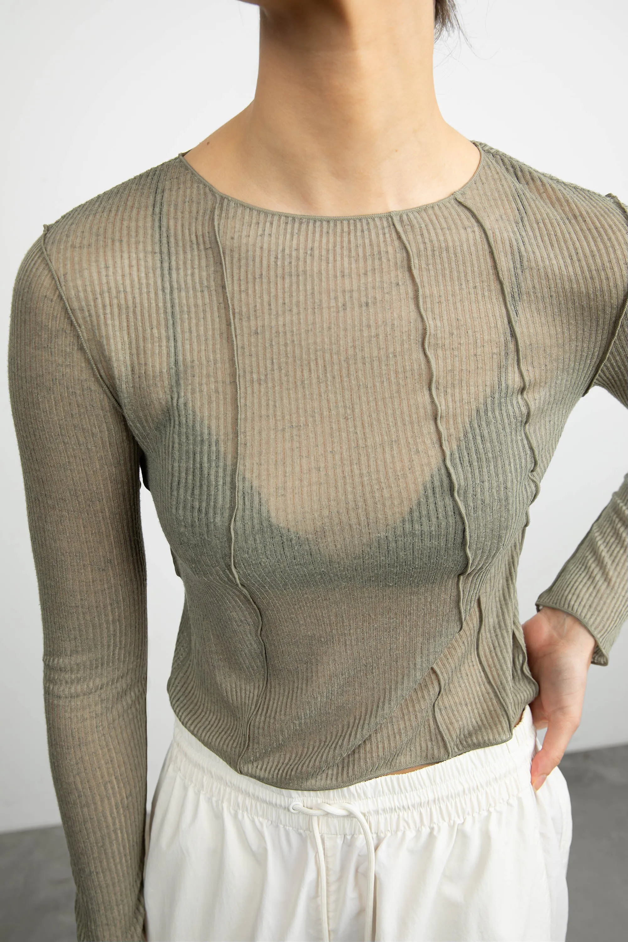 EXPOSED SEAM LONG SLEEVE TOP