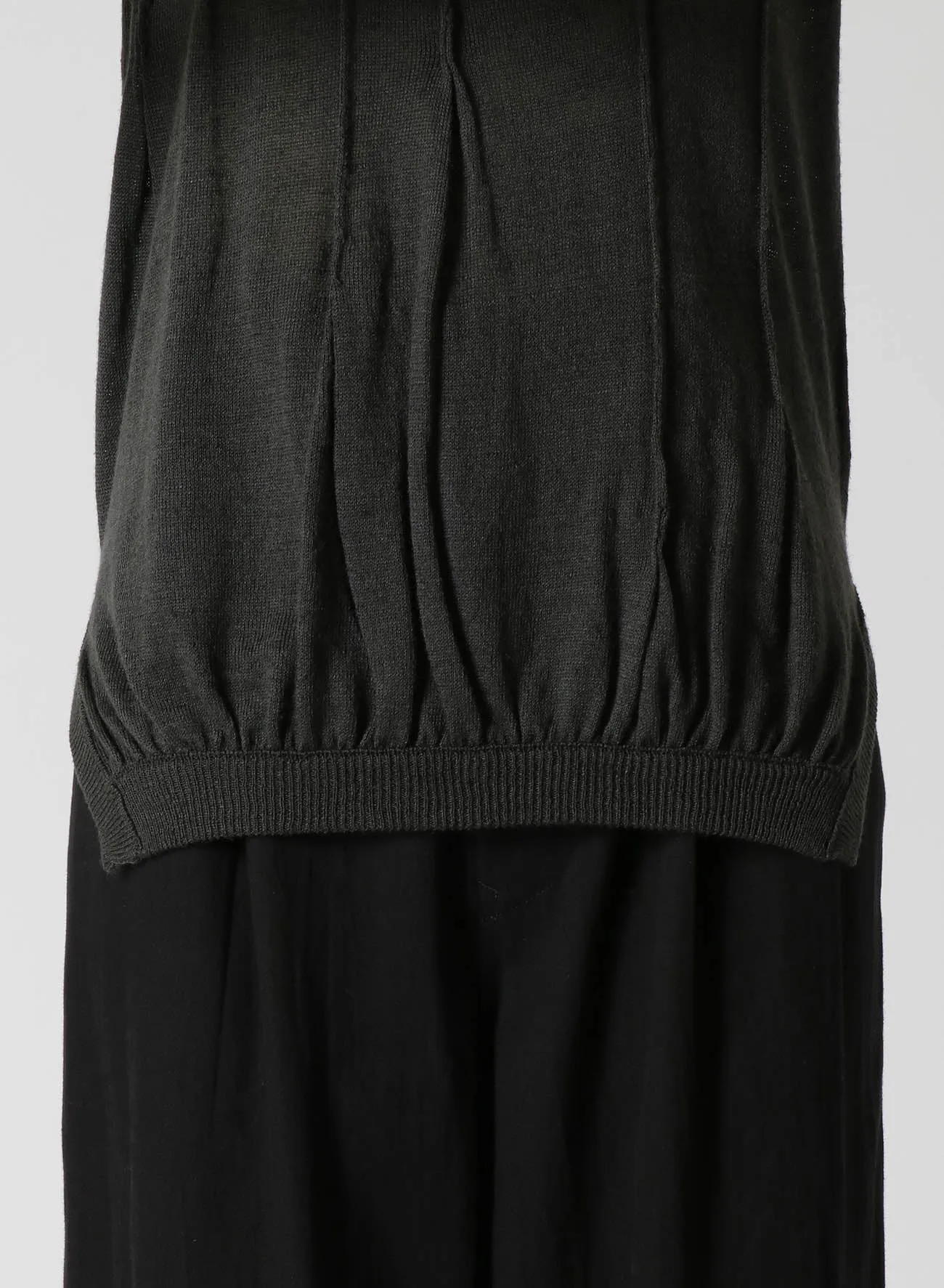 PLAIN STITCH PLEATED PULLOVER